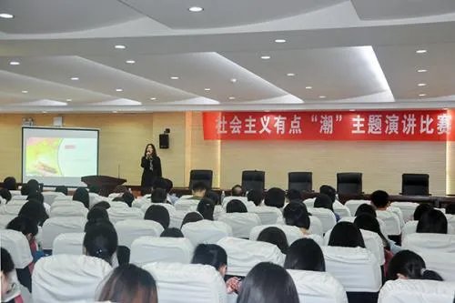 教授在演讲时讲黄段子被女生怼，你觉得女学生怼的有道理吗？你支持她吗？