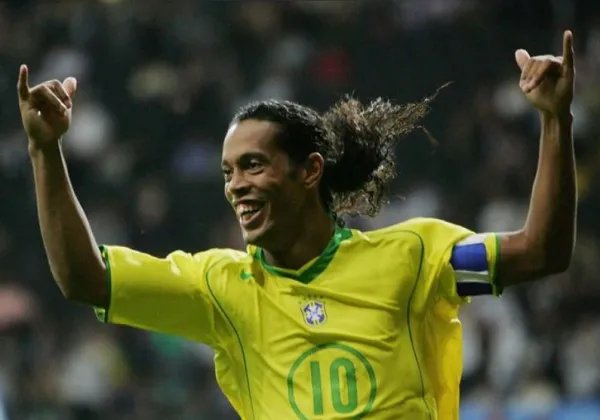 罗纳尔多·德·阿西斯·莫雷拉 跟皇马的C罗 谁比较厉害？