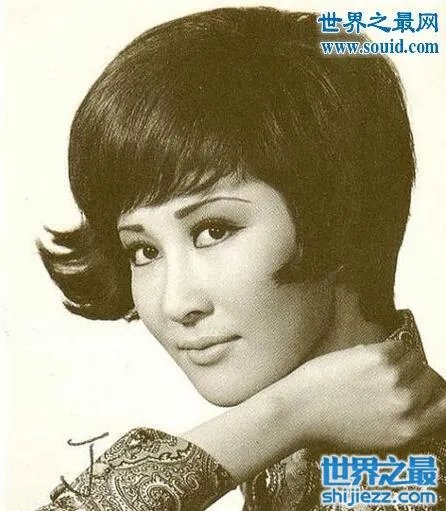 丁佩和向华强的女儿向咏恒，身份尊贵现为珠宝界CEO 