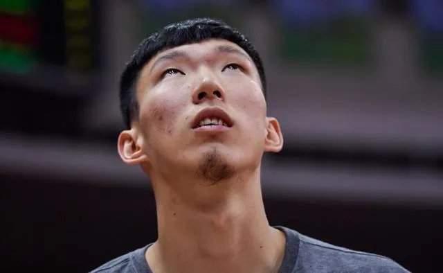 周琦入选NBA名人堂跟中国男足获得世界杯冠军,哪个几率更大?