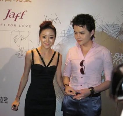 安又琪近况曝光  安又琪与富豪男友开车见家长