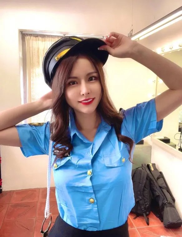 拉链一开掉出头灯！超汹涌萌妹［笹木絢乃］美图赏！