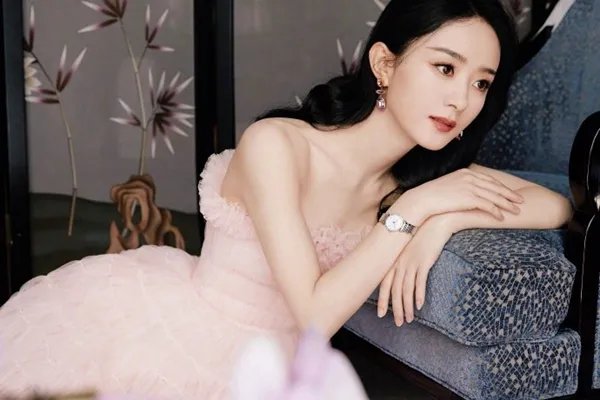 2021女明星人气排行榜：迪丽热巴位居榜首，张小斐上榜