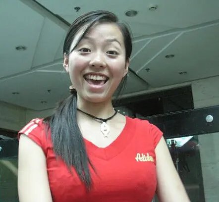 张靓颖的胸被人摸是真是假 掀起网上一阵热搜