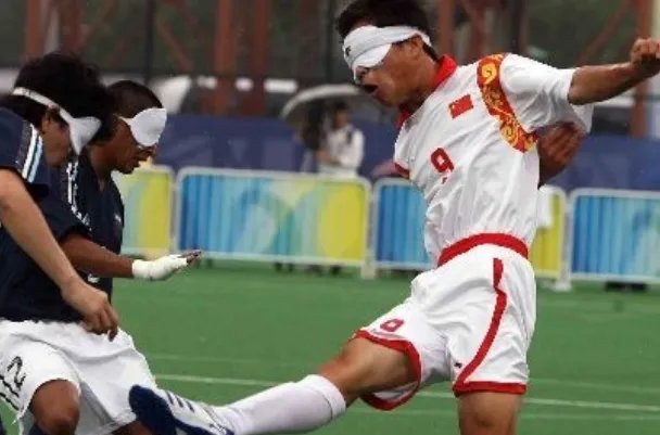 中国盲人男足夺冠，他们怎样做到“称霸亚洲、世界一流”？