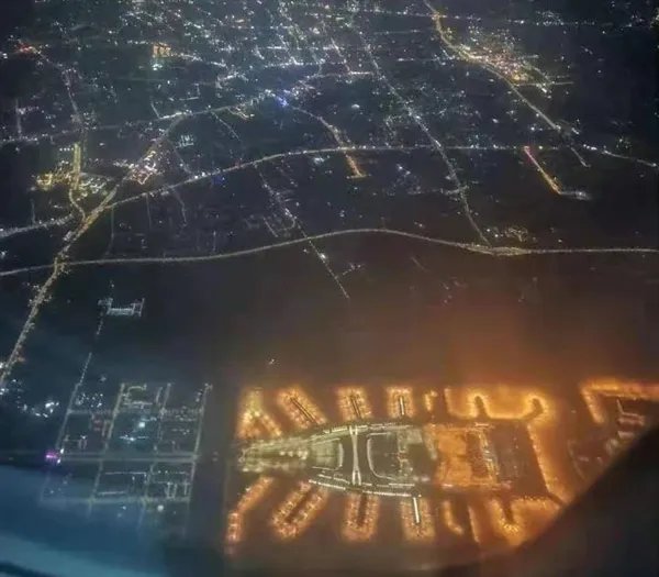 网友称广东最大的蟑螂是白云机场 官方亲自下场认领