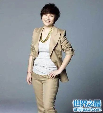 龙丹妮李维嘉结婚照曝光，师生恋隐婚七年备孕 