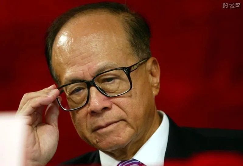 李嘉诚拟出售京沪500亿资产 不看好中国经济？