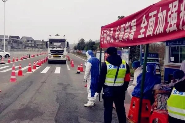 山东男子殴打疫情防控人员致死，疫情下为何仍有人逞匹夫之勇？