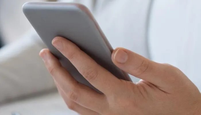 ​小米回应新手机出现陌生人照片是怎么回事 小米回应新手机出现陌生人照片说了什么