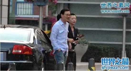 央视一姐董卿被6人睡图片，榜上海富豪私生活糜烂 