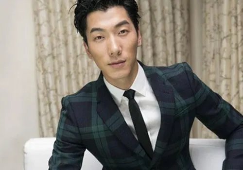 曝模特张亮个人资料 25岁当爸爸网友赞其国民男神