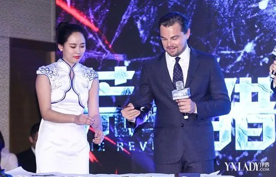 莱昂纳多北京写书法全程带笑不解迷醉