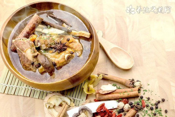 热刺大将怒揍球迷是怎么回事？热刺大将怒揍球迷是因为什么？