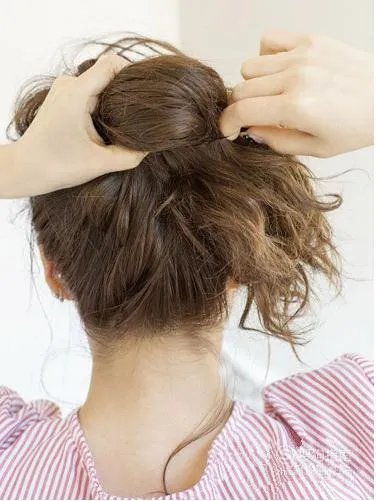 韩式花苞头的扎法步骤图解