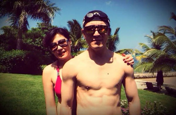 哈文罕见晒比基尼照 哈文和李咏最新美丽照片