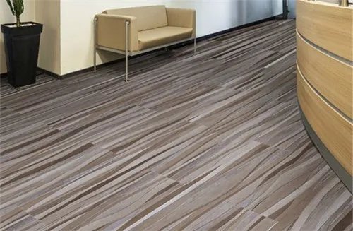 地板上的胶如何清理 有什么方法能快速去除地板胶