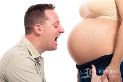 孕相不显坐座遭打 让座是美德不是义务