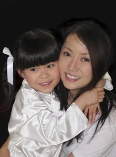 揭秘歌手程琳近况 45岁仍单身有一7岁女儿