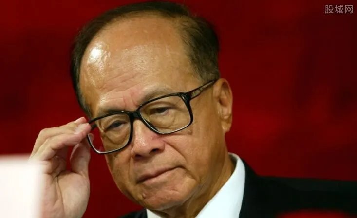 李嘉诚分家苦心 李嘉诚1900亿身家都给了谁？