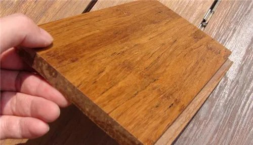 地板上的胶如何清理 有什么方法能快速去除地板胶