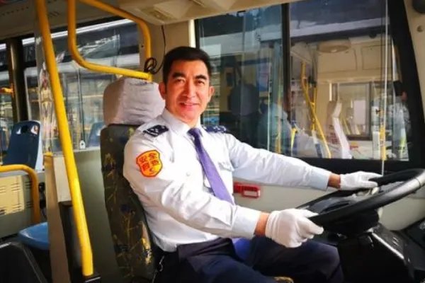 老人去世前点外卖感谢公交司机,这位公交司机做了什么暖心事?