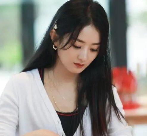 赵丽颖切肉切到手抖是怎么回事