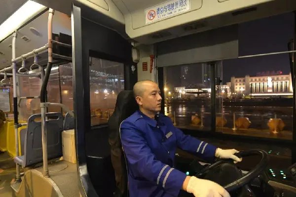 老人去世前点外卖感谢公交司机，这位公交司机做了什么暖心事？