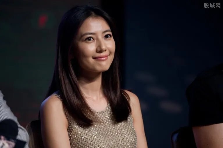 高圆圆整容前后照片曝光 气质女神原来是这样来的