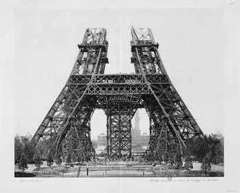 埃菲尔铁塔130岁：熬过批评与不屑成为当今世界的标志