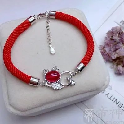 2021年属牛本命年应该佩戴什么好