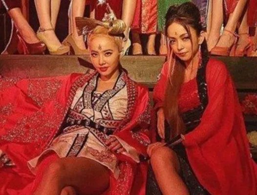 安室奈美惠纹身图片大全 与蔡依林强强联合单曲强势来袭