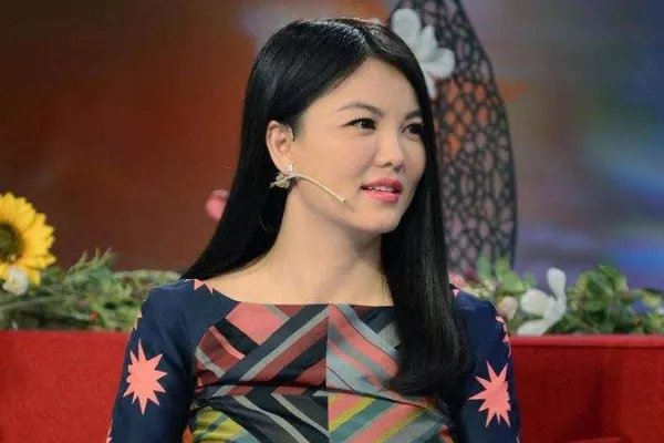 李湘自曝北京房产多到记不清，有钱人记性都不好吗？