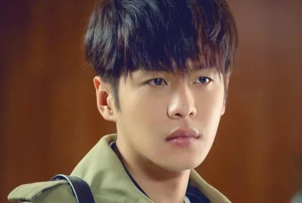 代表称年轻偶像不要迷失自我,身位名人该如何弘扬正能量?