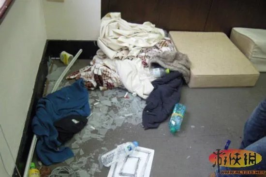 台湾学生攻占行政院 毁门破窗砸办公室终被驱离