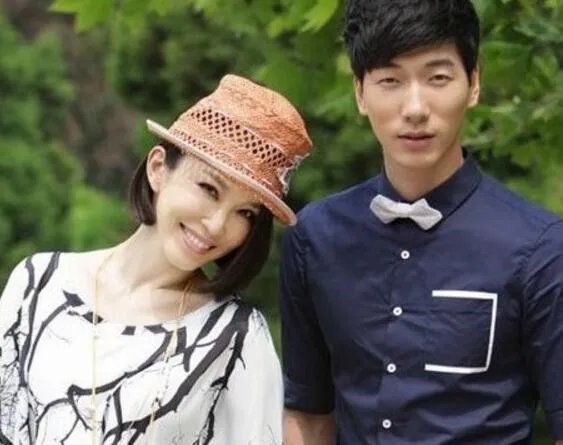 张亮老婆寇静的照片欣赏 网曝天天有妹妹啦