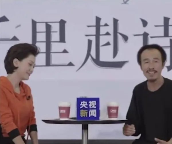 海霞和工地诗人的朗诵邀约实现了，网友对此有何评价？