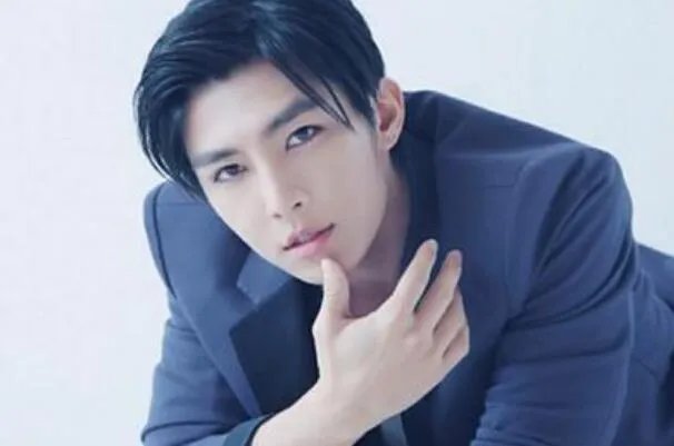 炎亚纶十大热门歌曲排行榜：《被忘录》上榜，第一生深情款款