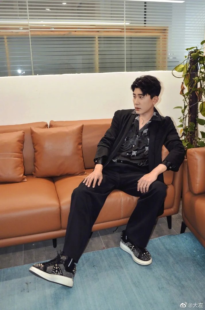 主持人大左女朋友是谁 传言他是GAY真的假的