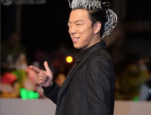 黄渤主持金马奖完整版 黄渤金马奖机智呛声蔡康永