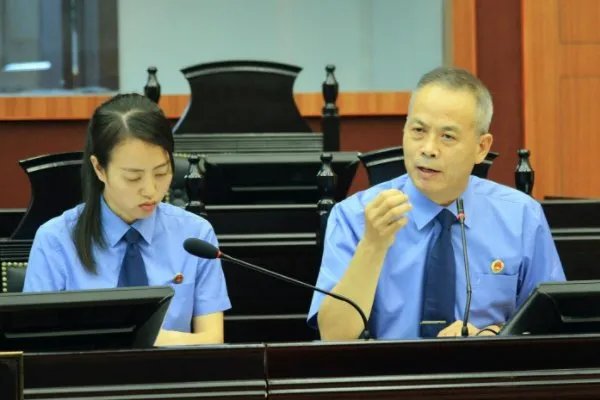 女子送男友40万礼物被法官灵魂拷问，最后调解的结果如何？