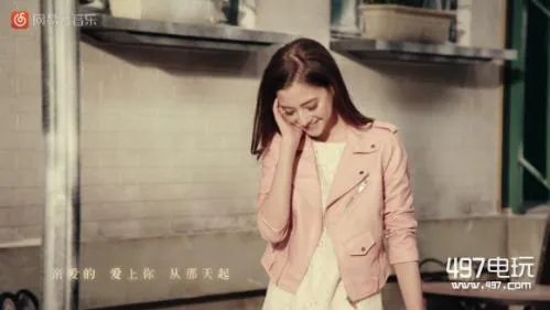 有质感的帅气皮衣和毛茸茸的单品，你觉得哪个更时尚？