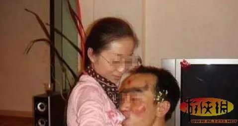 长假全球结婚热 大尺度闹洞房堪比《一路向西》