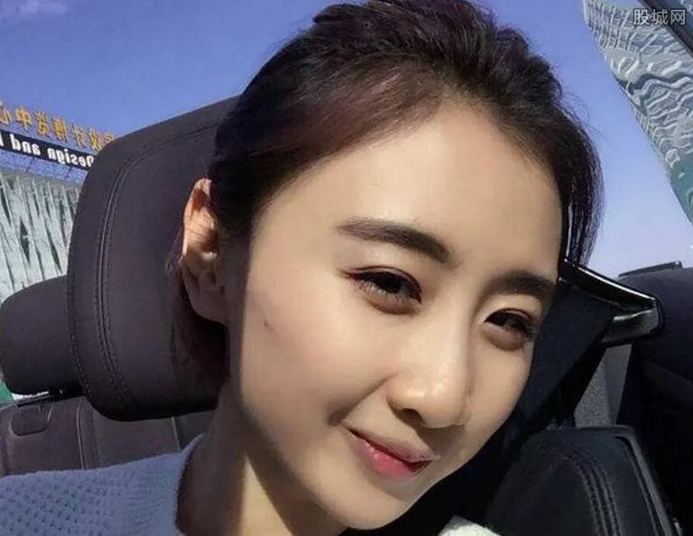 何雯娜凸点照 何文娜宣布里约奥运会后退役