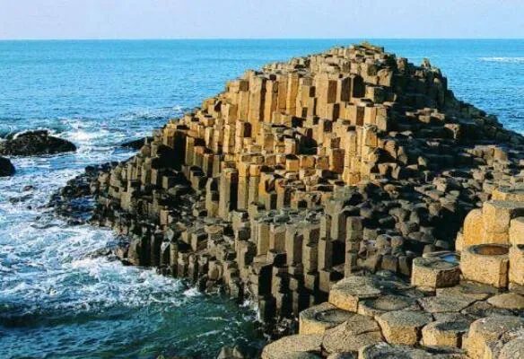 世界十大地理奇观 伯利兹蓝洞上榜,第八是“地狱之门”