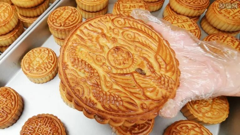 五仁月饼为什么被黑 五仁月饼里面的馅料是什么