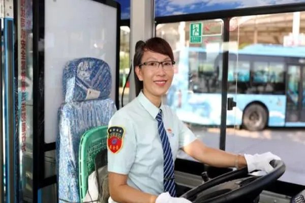 老人去世前点外卖感谢公交司机，这位公交司机做了什么暖心事？