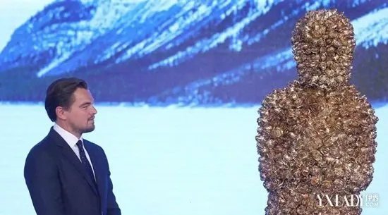 莱昂纳多北京写书法全程带笑不解迷醉