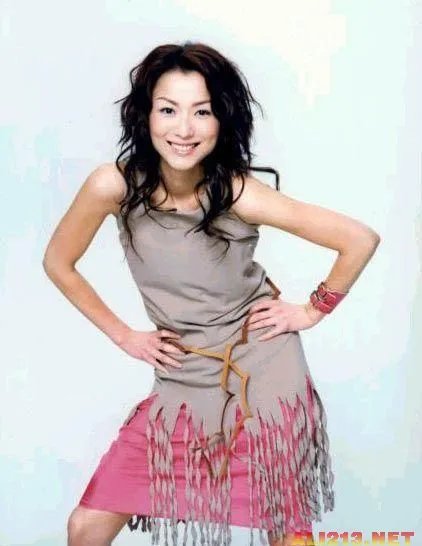 微博平胸大赛走红 盘点那些可爱的平胸女星