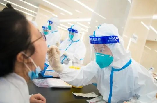 上海阳性感染者数量仍处高位，重复核酸是否很有必要？